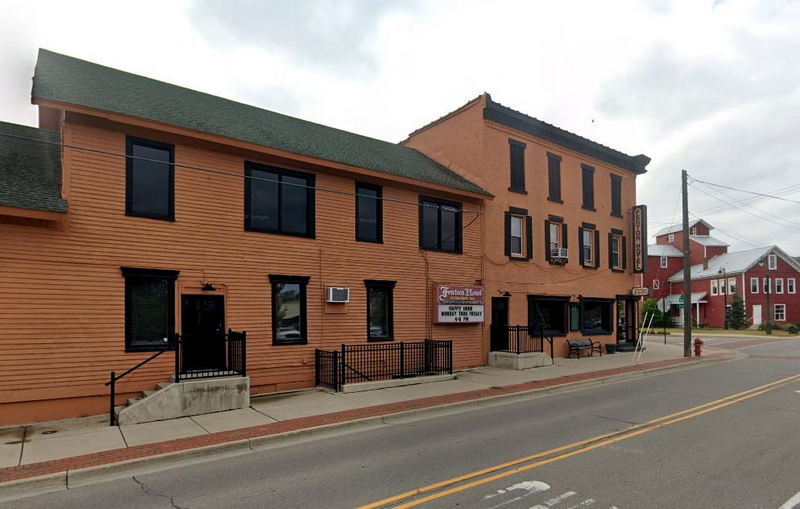 Fenton Hotel Tavern & Grille (The Vermont House) - Street View